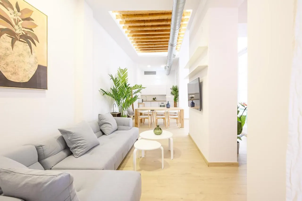 Modern 3 Bedroom, City Center With Patio & High Ceilings By 10Tosea Malaga