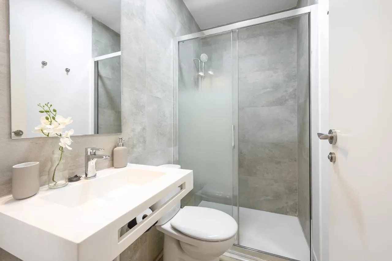Modern 3 Bedroom, City Center With Patio & High Ceilings By 10Tosea Malaga 0*,