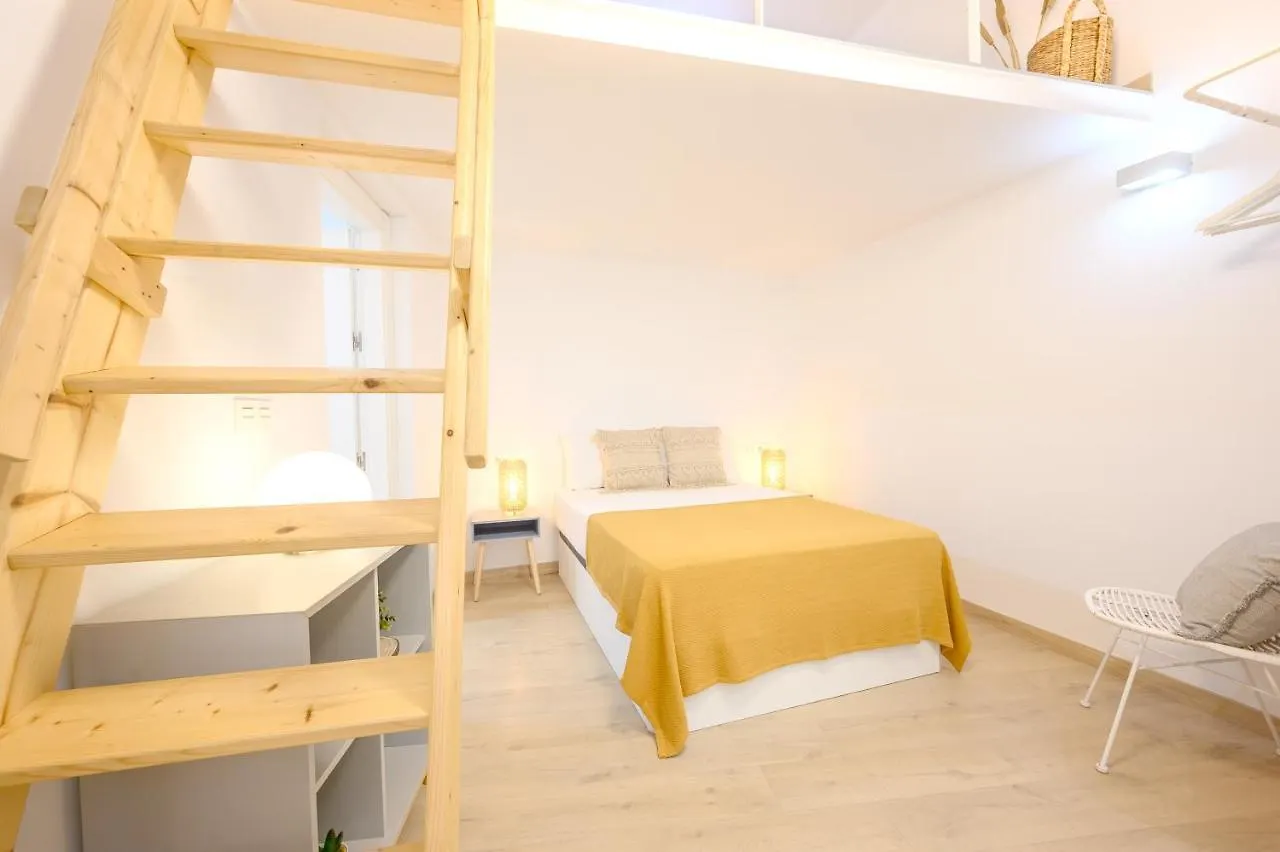 Modern 3 Bedroom, City Center With Patio & High Ceilings By 10Tosea Malaga Spain