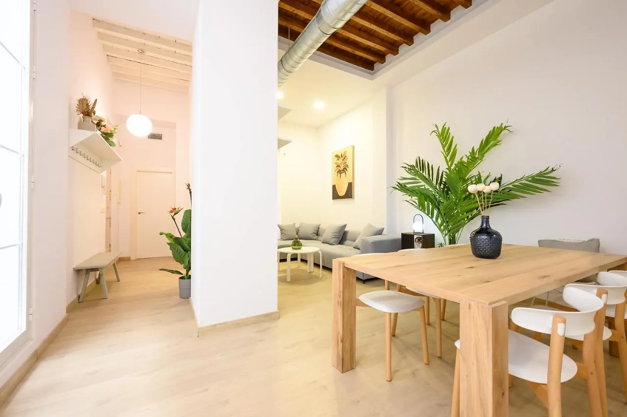 Modern 3 Bedroom, City Center With Patio & High Ceilings By 10Tosea Malaga
