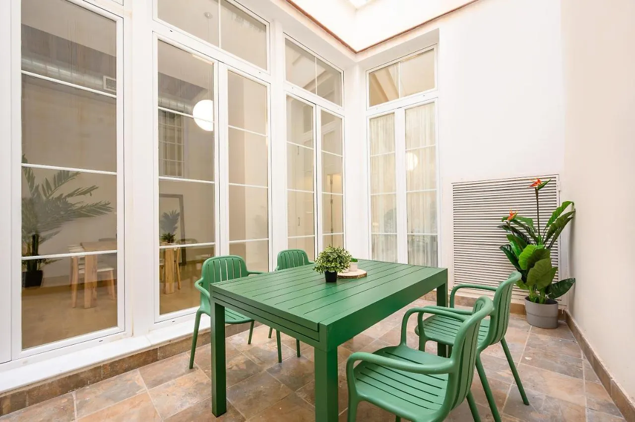 Modern 3 Bedroom, City Center With Patio & High Ceilings By 10Tosea Malaga