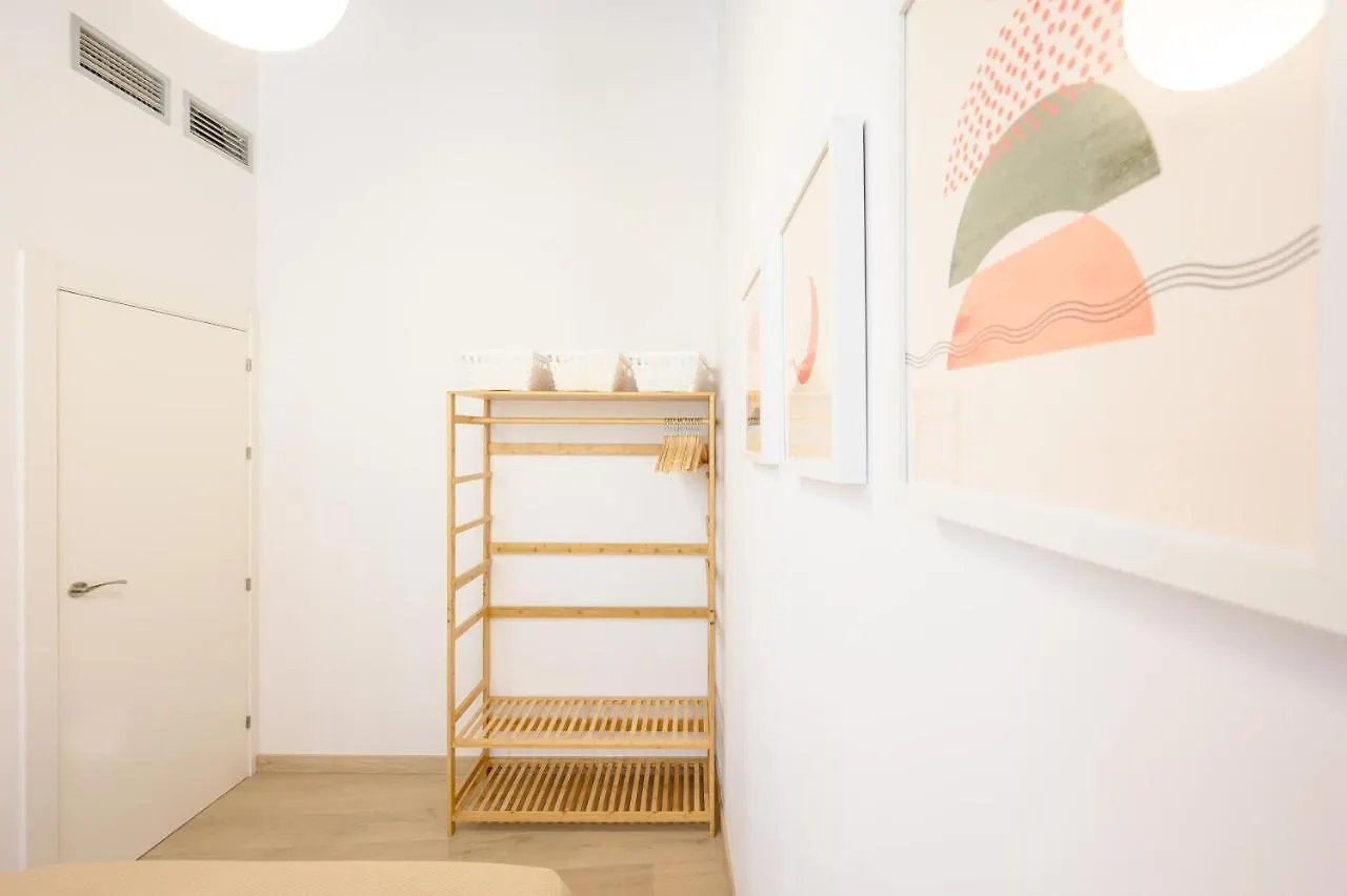 Modern 3 Bedroom, City Center With Patio & High Ceilings By 10Tosea Malaga Apartment